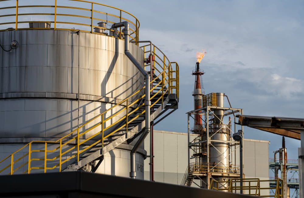 Qual a função dos condensadores nas petroquímicas